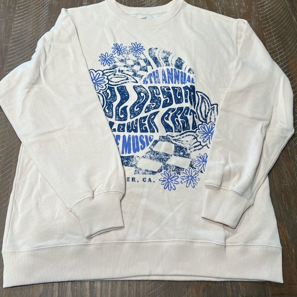 Hollister Cream Crewneck